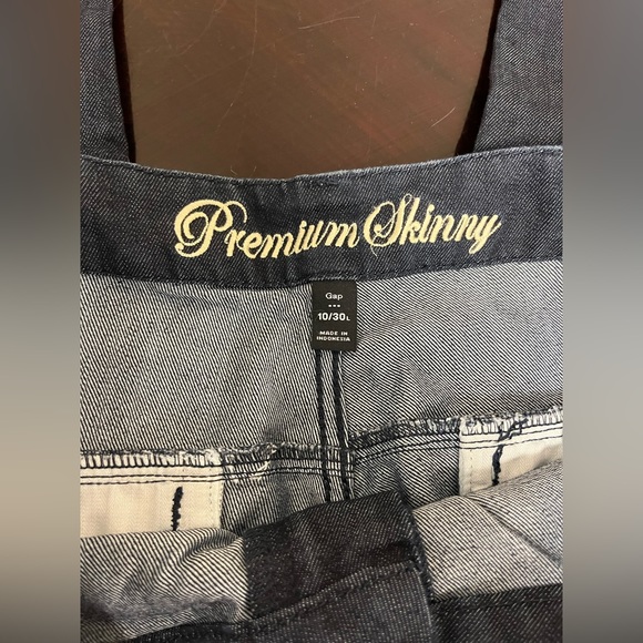 Gap Womens Size 10/ 30L Premium Dark Blue Denim Jeans - Picture 2 of 9